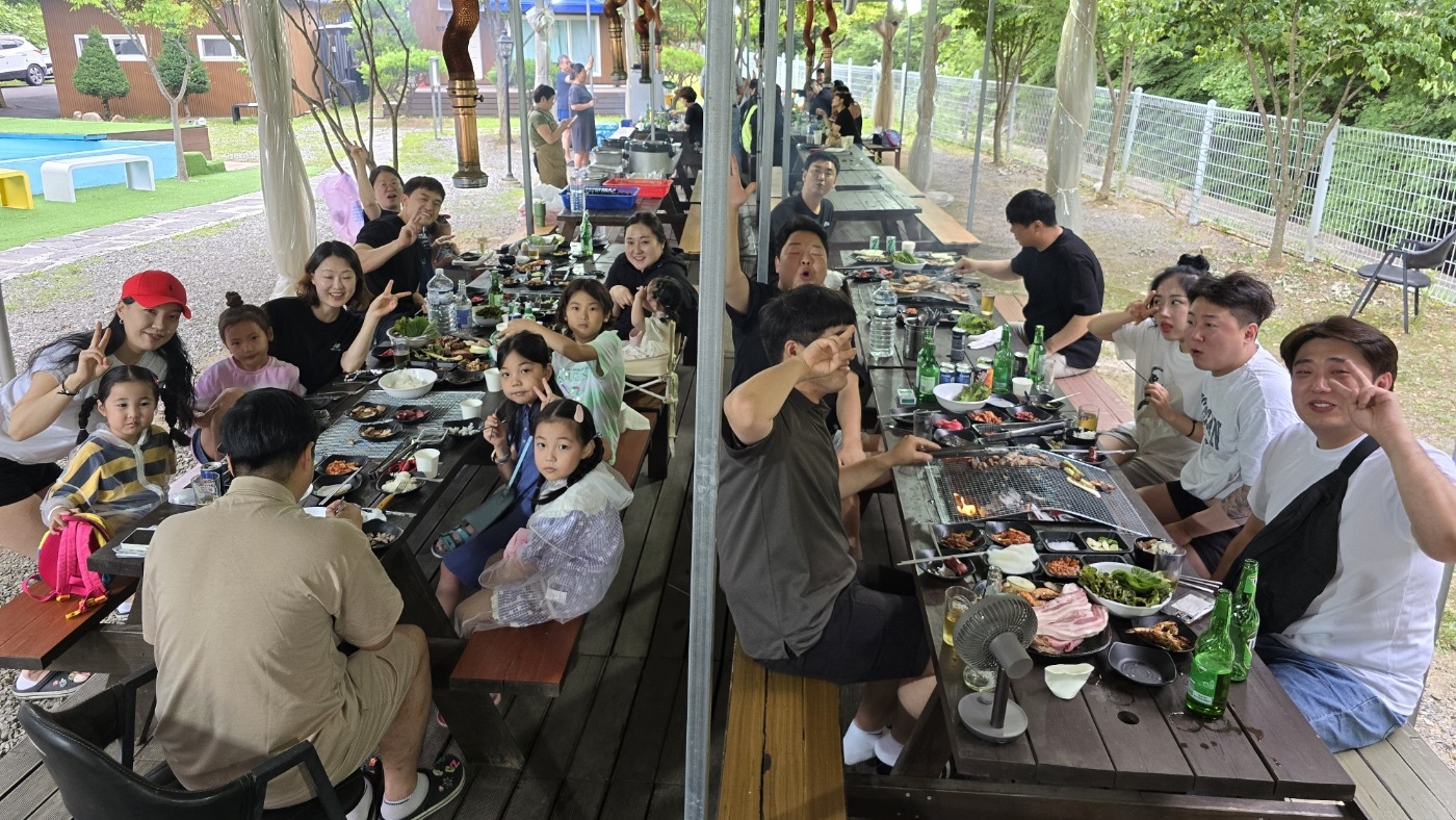 대형 야외 바비큐 시설